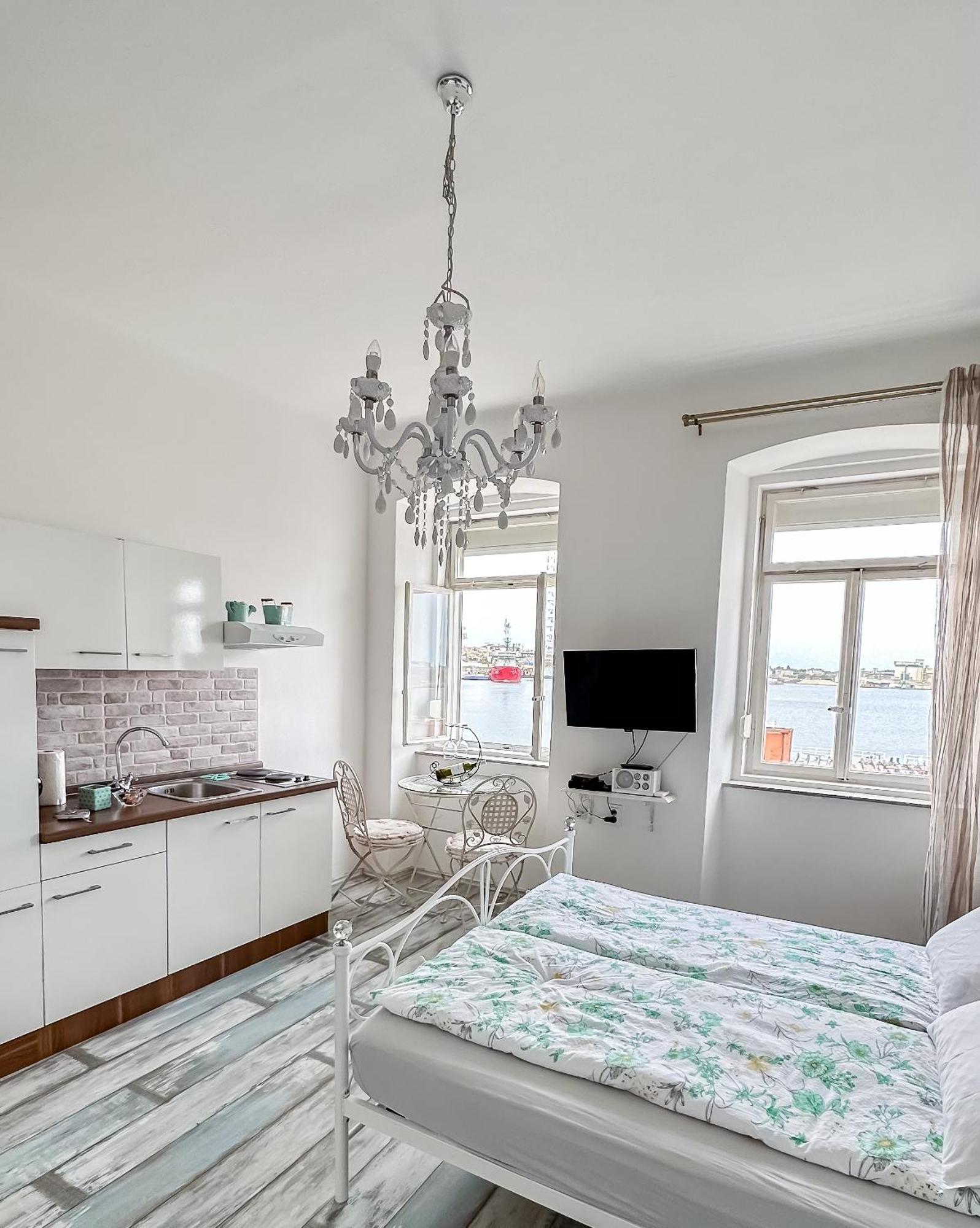 Main Square Apartments With Sea View Пула Экстерьер фото